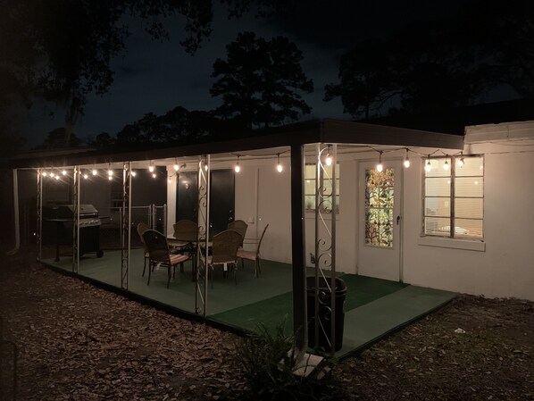 تناول الطعام بالخارج