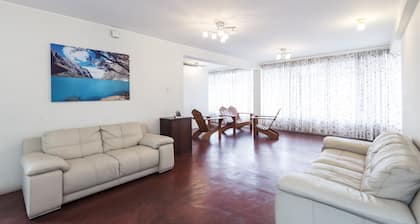 ❤️ Lima AIRPORT ❤️3 min AWAY I 1400 SQFT I Balcony I WiFi
