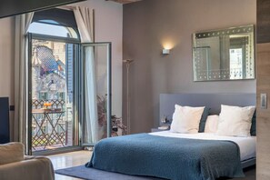 5 bedrooms, desk, iron/ironing board, WiFi