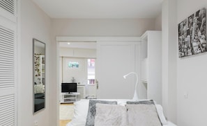 1 bedroom, soundproofing, iron/ironing board, Internet