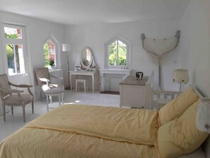 1 chambre, bureau, fer et planche à repasser, Wi-Fi gratuit