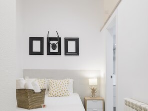 1 slaapkamer, een strijkplank/strijkijzer, internet