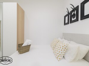 1 chambre, fer et planche à repasser, accès Internet