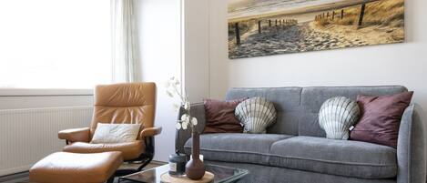 Smart TV, libros, videoteca