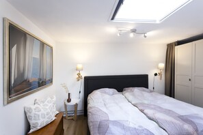 1 bedroom, iron/ironing board, travel cot, free WiFi - Luxury studio "Duinblick" by the sea in Callantsoog right on the beach (Callantsoog)