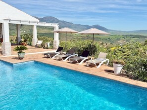 Outdoor pool - Andalusian private villa with pool and Views, A/C & Wifi (Guaro)