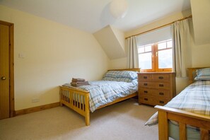 5 Schlafzimmer, Bügeleisen/Bügelbrett, kostenloses WLAN, Bettwäsche