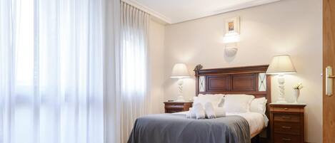 1 dormitorio, sistema de insonorización, tabla de planchar con plancha