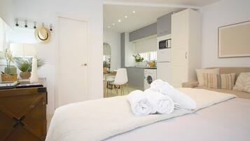 Iron/ironing board, Internet, bed sheets