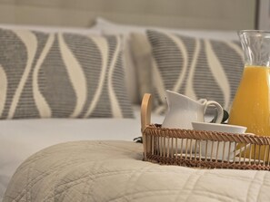 Iron/ironing board, internet, bed sheets