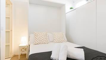 1 chambre, bureau, fer et planche Ă repasser, accĂšs Internet