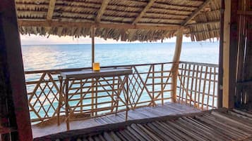 Bungalow, 1 tweepersoonsbed, uitzicht op het strand | Uitzicht vanuit de kamer