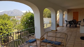 Outdoor dining - A perfect romantic or family getaway! 2 bedroom villa with private pool in Javea (Jávea)