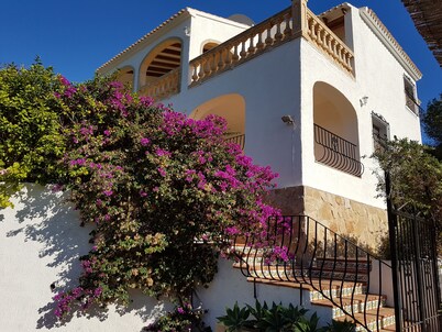 A perfect romantic or family getaway! 2 bedroom villa with private pool in Javea