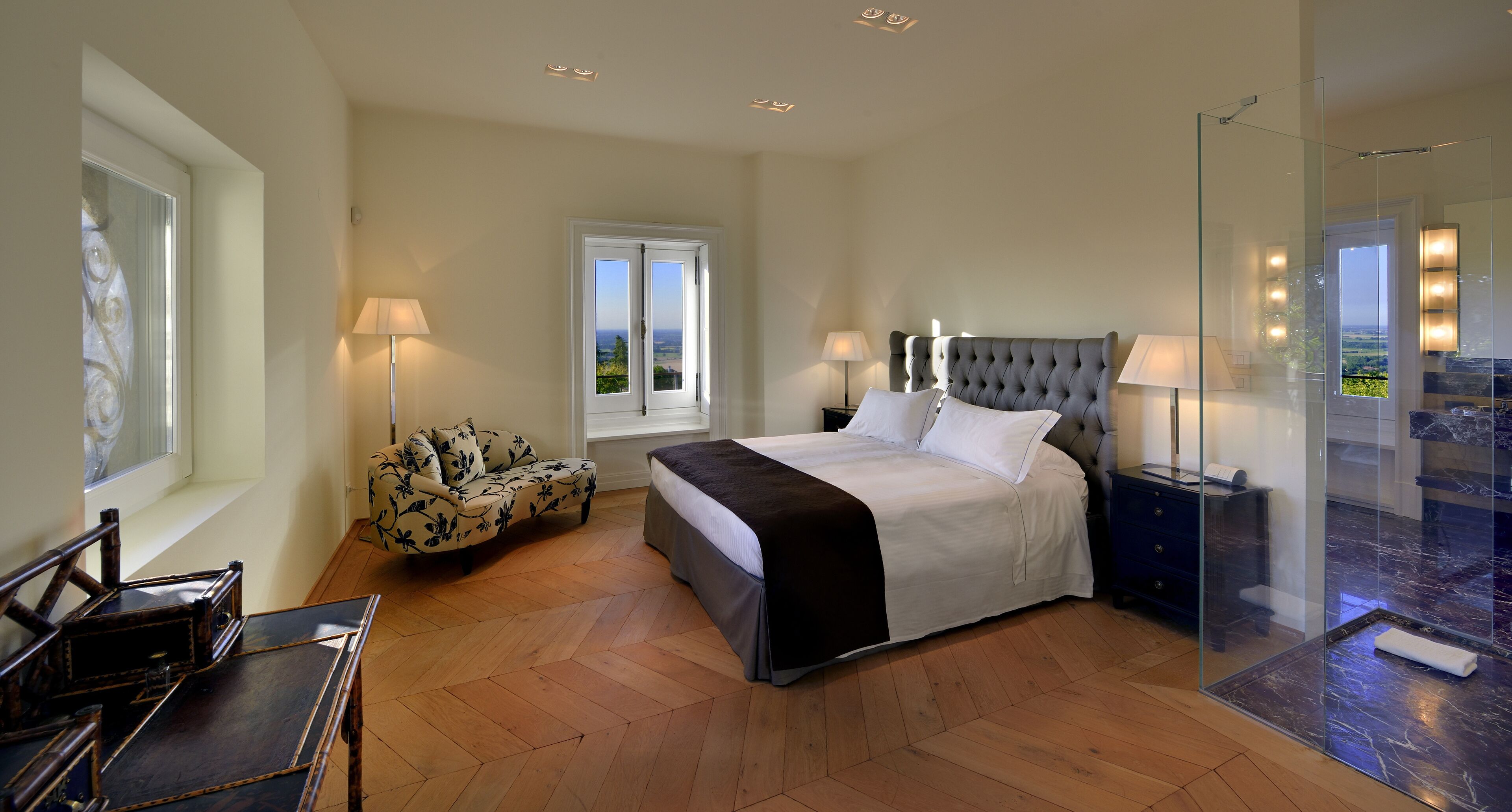 5 bedrooms, in-room safe, free WiFi, bed sheets