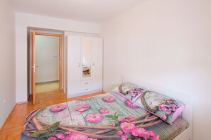 1 quarto, ferros/tábuas de passar roupa, Wi-Fi, roupa de cama