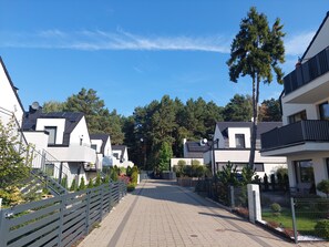 Property grounds - Spacious apartment, quiet location in the forest, garden, barbecue, bicycles, dogs allowed (Lukecin)