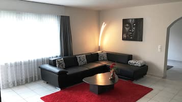 Smart-TV, Kamin, Stereoanlage