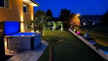 Bain à remous extérieur