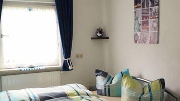 5 bedrooms, travel cot, WiFi, bed sheets