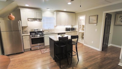 Private Carriage House 
 5 miles to Ameris Amphitheater 
Walkable  to Canton st