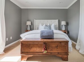 3 slaapkamers, een strijkplank/strijkijzer, wifi, beddengoed
