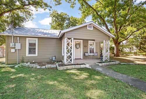 Held Haus | In Town | 2/1 Sleeps 4