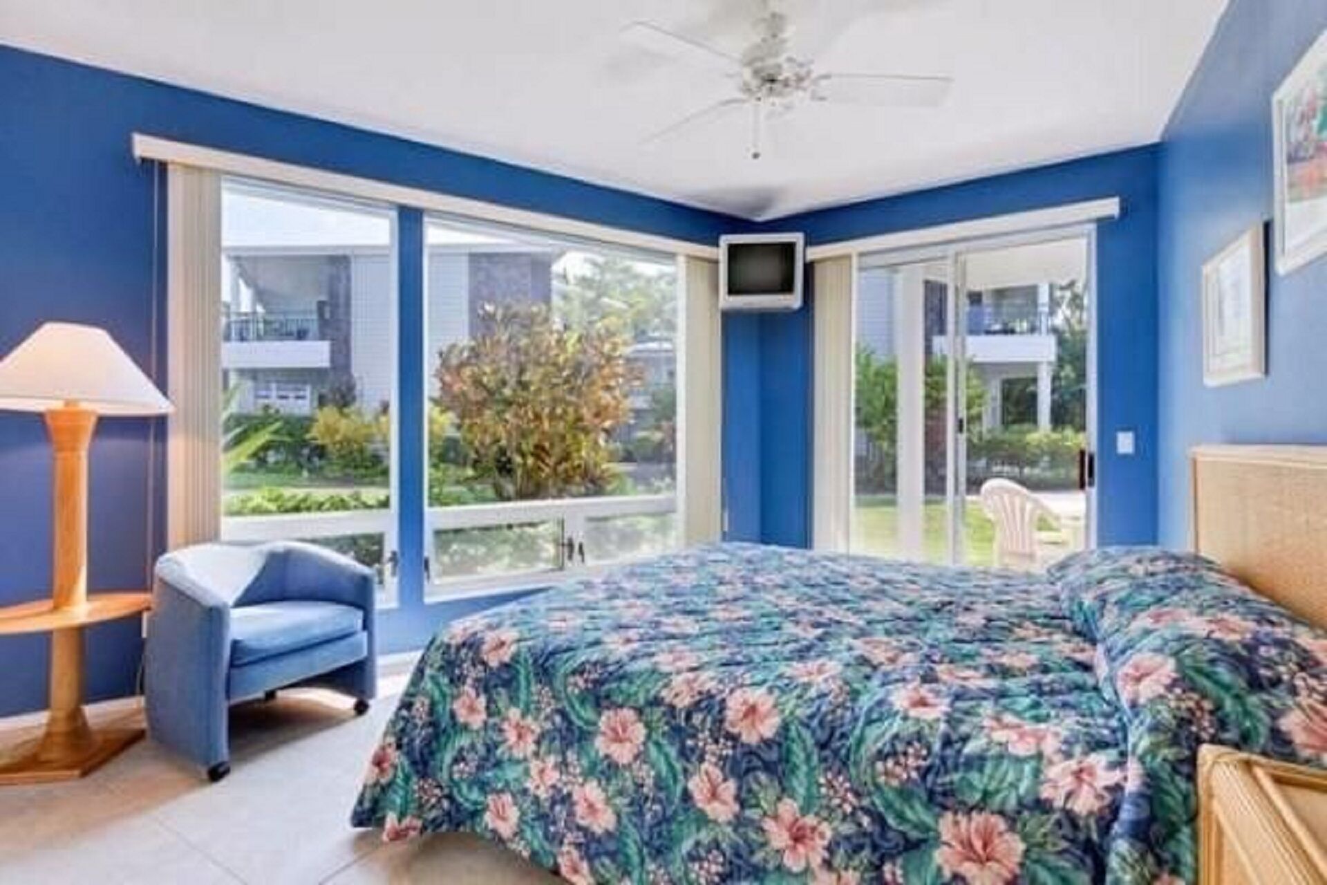 2 bedrooms, desk, iron/ironing board, WiFi