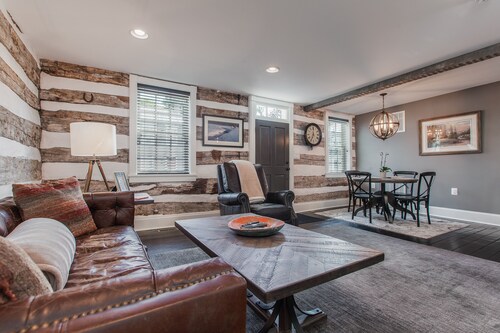 Gorgeous 1840 Log Cabin- Downtown