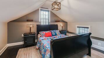 3 bedrooms, desk, iron/ironing board, travel cot