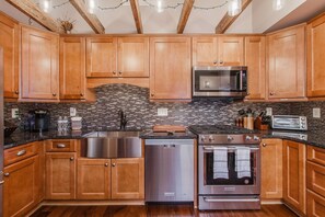 Fridge, microwave, oven, stovetop - Gorgeous 1840 Log Cabin- Downtown (Frederick)