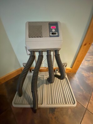 Interior - Legacy Vacation Rental - Pet Friendly! (Valemount)