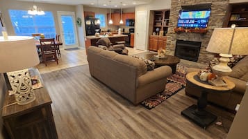 Smart TV, fireplace