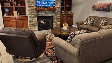 Smart TV, fireplace