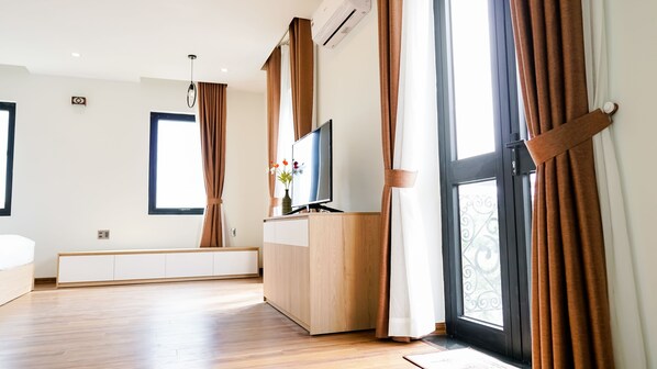 Ropa de cama de alta calidad y escritorio