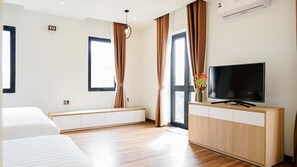 Ropa de cama de alta calidad y escritorio