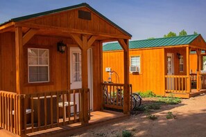 Comfort Cabin, 1 Queen Bed, Accessible, Non Smoking | Bed sheets - Zion's Cozy Cabins (Hildale)