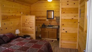 Comfort Cabin, 1 Queen Bed, Accessible, Non Smoking | Bed sheets