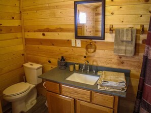 Comfort Cabin, 1 Queen Bed, Accessible, Non Smoking | Bathroom | Combined shower/tub, towels - Zion's Cozy Cabins (Hildale)