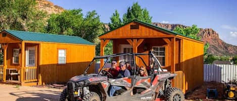 Cabane Confort, 1 grand lit | Vue sur la rue