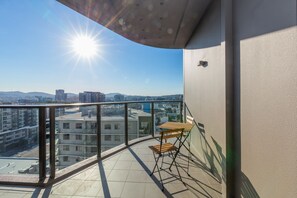Apartamento design, vista para a montanha | Sacada
