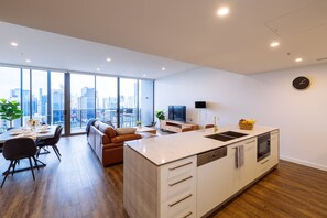Hope Street 2292 - Deluxe 3 bedrooms, with River view | Private kitchen