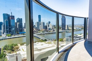 Hope Street 2295 - Sky High 1 Bedroom Apartment | Balcony - SoFun Apartment at South Brisbane (South Brisbane)