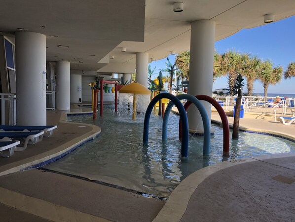 Piscine intérieure, piscine extérieure