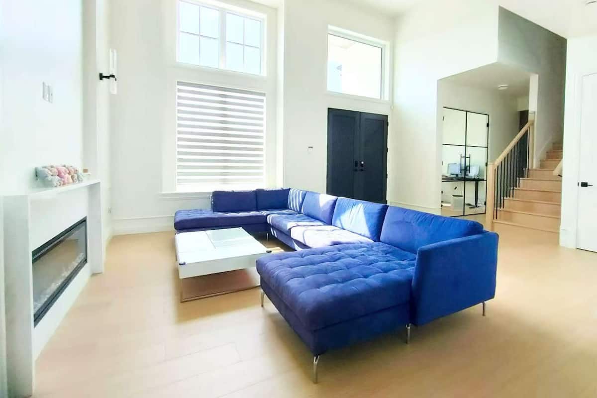 Elite tweepersoonskamer, 1 queensize bed | Woonruimte | Een 32-inch televisie met kabelzenders en vloerwarming