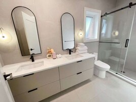 Habitación Elite doble, 1 cama de matrimonio | Baño