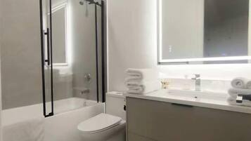 Elite Double Room, 1 Queen Bed | Bathroom | Shower