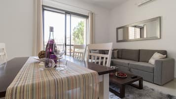 Comfort Apartment, 1 Bedroom | In-room dining