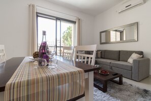Comfort Apartment, 1 Bedroom | In-room dining