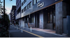 A modern hotel building with a sign reading "BSPK". - BESPOKE HOTEL Shinjuku (Tokyo)